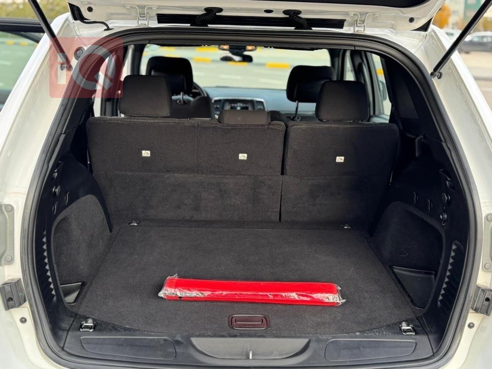 جیپ گراند شیرۆکی